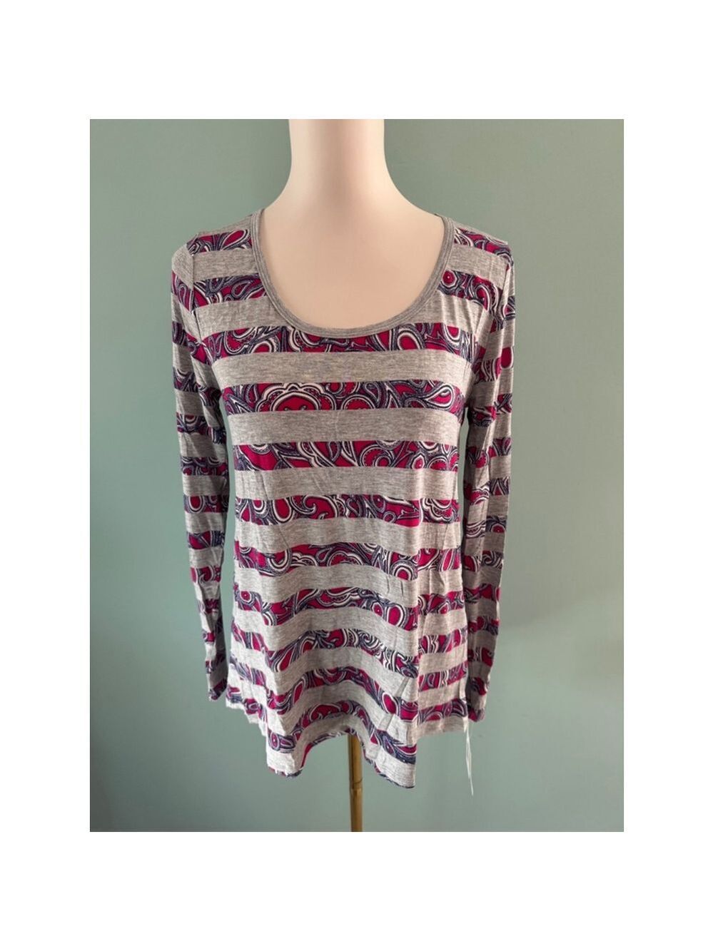 Women's LuLaRoe Lynnae Top Size S Gray Pink Paisley Long Sleeve